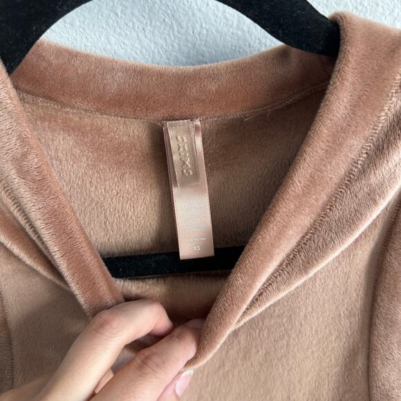 SKIMS Velour crewneck tank top honey camel size Xsmall - Picture 2 of 4